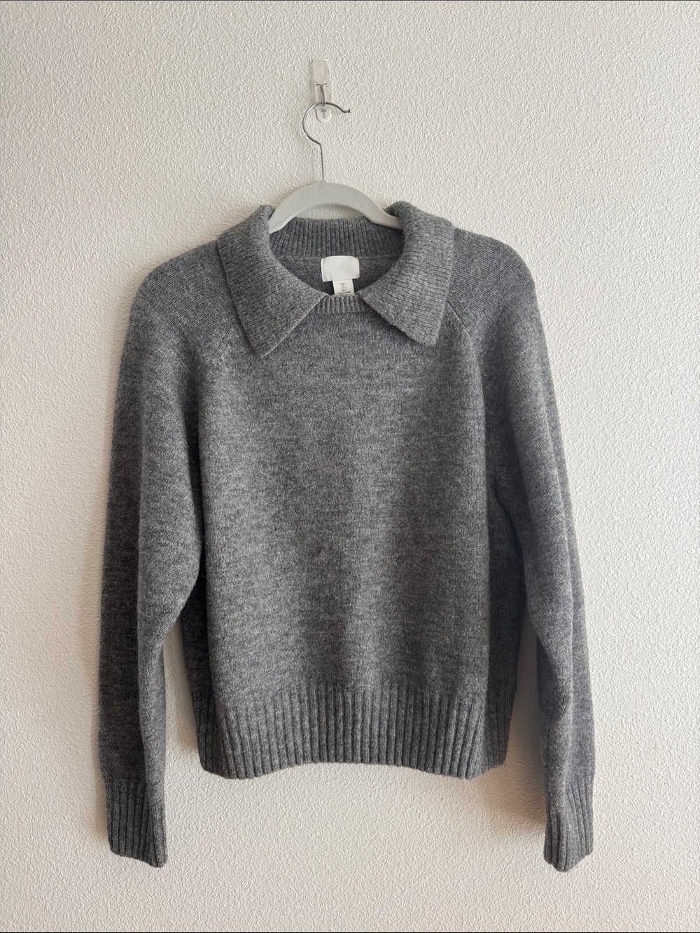 H&M Gray Collared Women's Sweater - Classic Crewneck Pullover